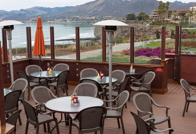 هتل Spyglass Inn