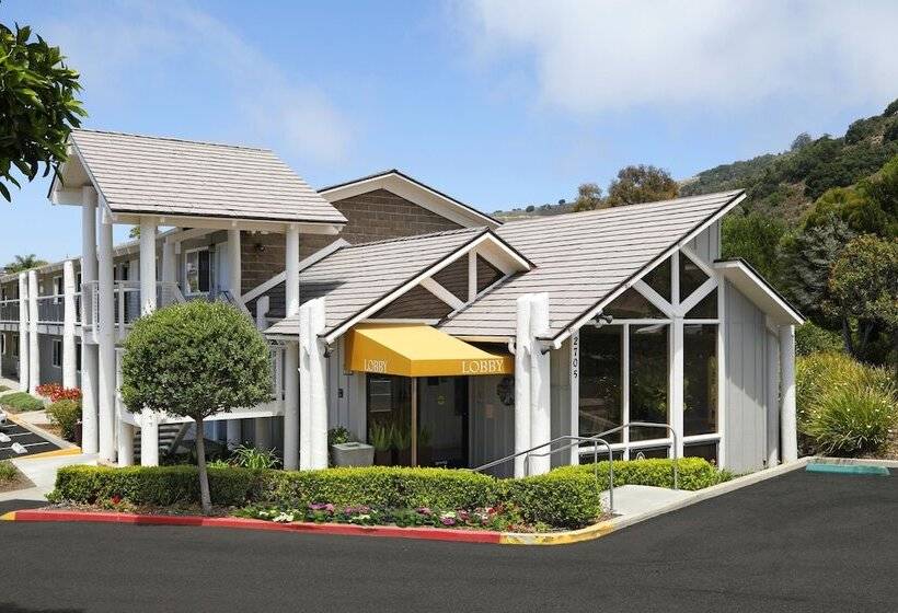 هتل Spyglass Inn