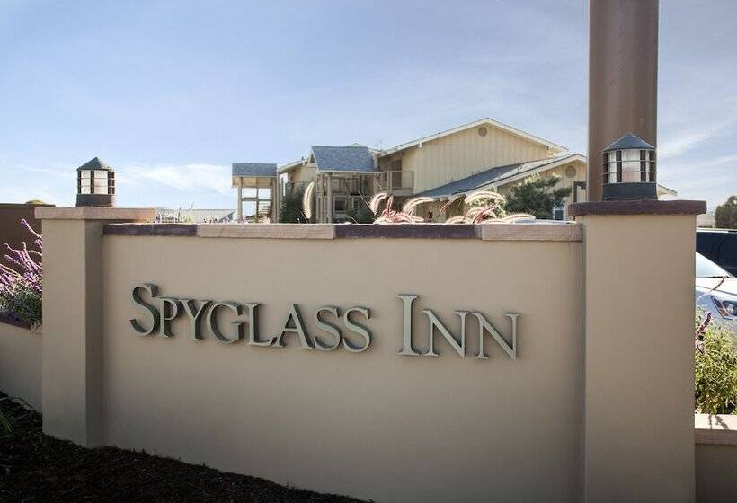 هتل Spyglass Inn