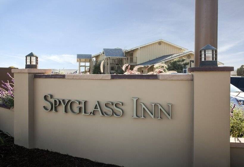 Hotel Spyglass Inn