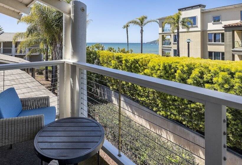 هتل Spyglass Inn