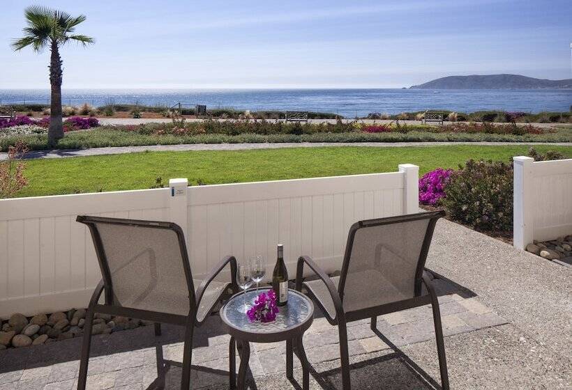 هتل Spyglass Inn