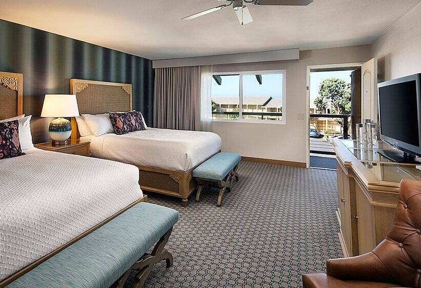هتل Spyglass Inn