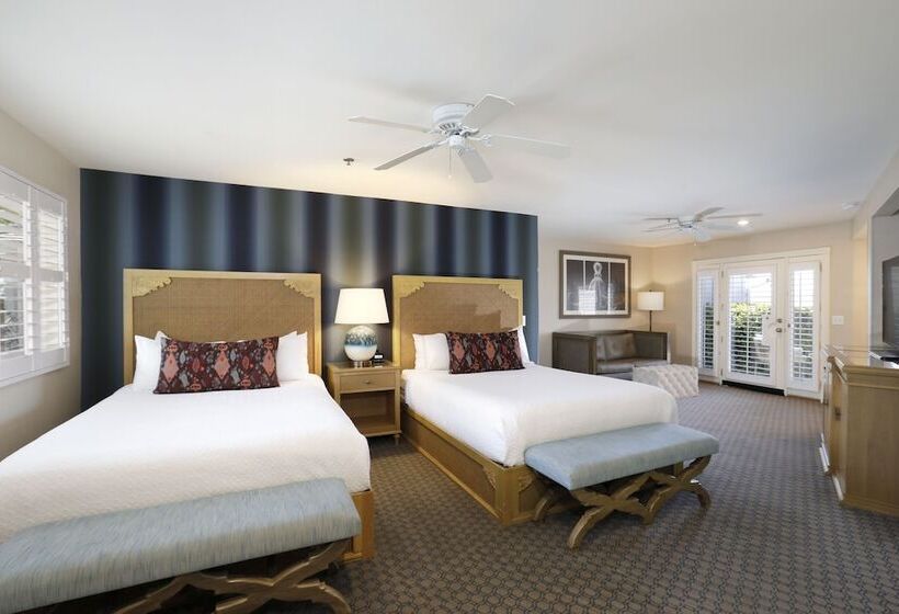 هتل Spyglass Inn