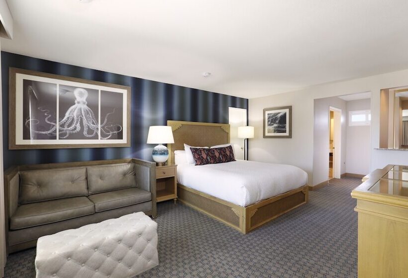 هتل Spyglass Inn