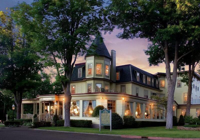 فندق Stafford's Bay View Inn