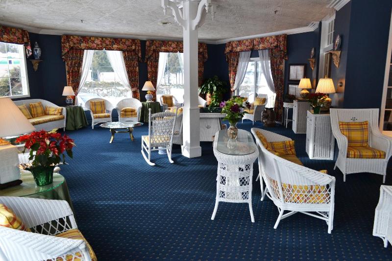 فندق Stafford's Bay View Inn