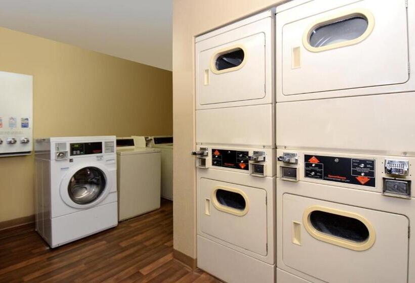 هتل Suburban Studios Copley Akron West