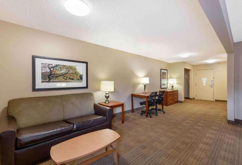 هتل Suburban Studios Copley Akron West