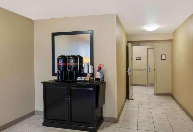 هتل Suburban Studios Copley Akron West