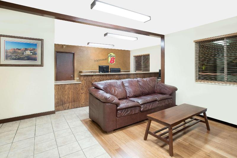 هتل Super 8 By Wyndham St. George Ut
