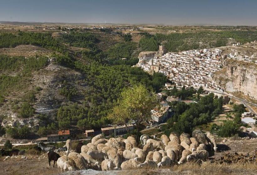 هتل Hostal Alcalá Del Jucar