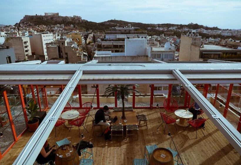 Общежитие Selina Athens Theatrou