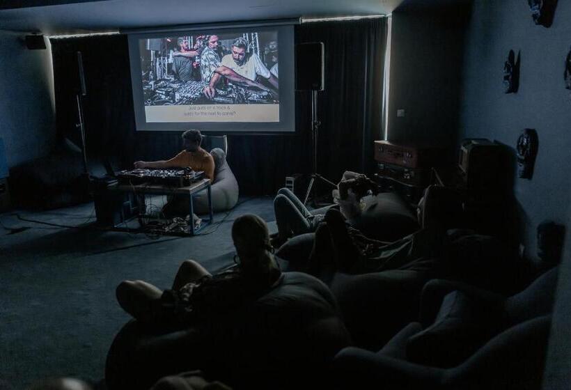 Общежитие Selina Athens Theatrou