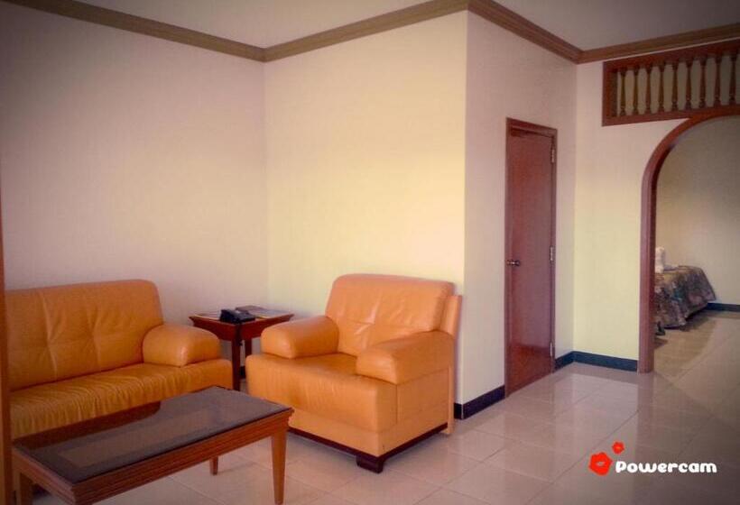 S & C Hotel Suites & Apartment