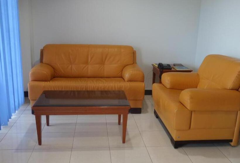 S & C Hotel Suites & Apartment