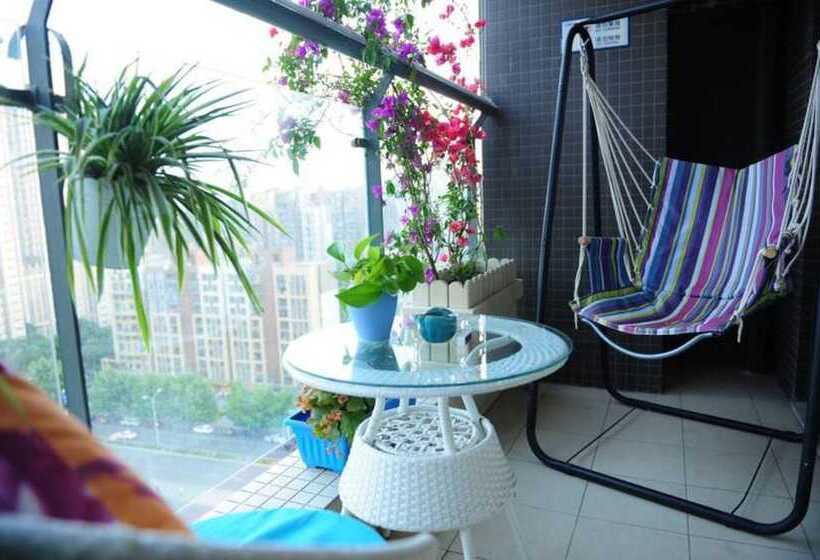 هتل Chengdu Charm City