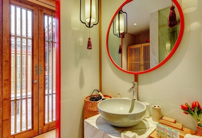 پانسیون Isvara Culture Homestay Suites