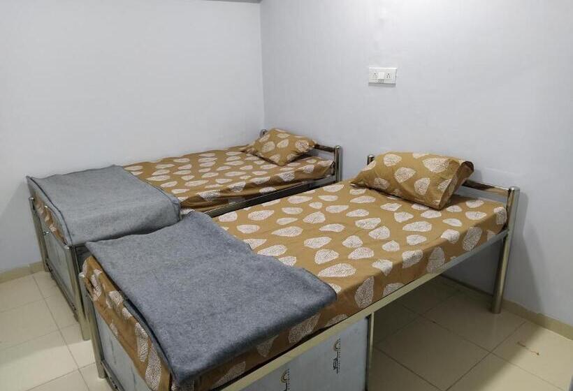 تختخواب و صبحانه Shiv Sai Dormitory