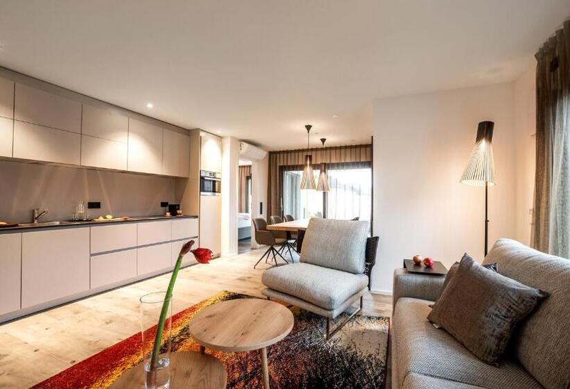 Primera Apartments