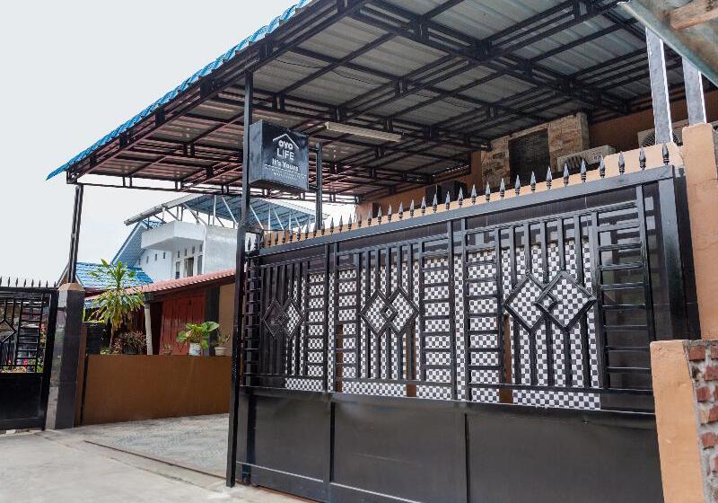 فندق Oyo 2923 Lavenia Kost 2