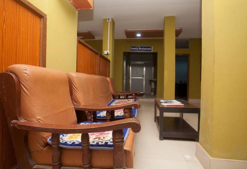 هتل Oyo 766 Crown Plaza