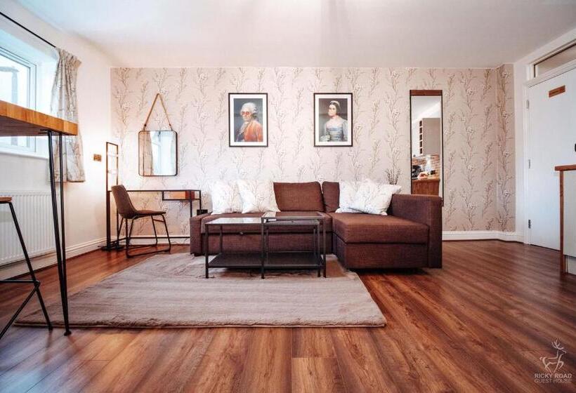 تختخواب و صبحانه Ricky Road Guest House   Wizard Studio Room Available To Book Now