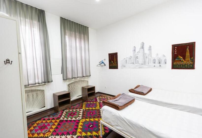Light Hostel