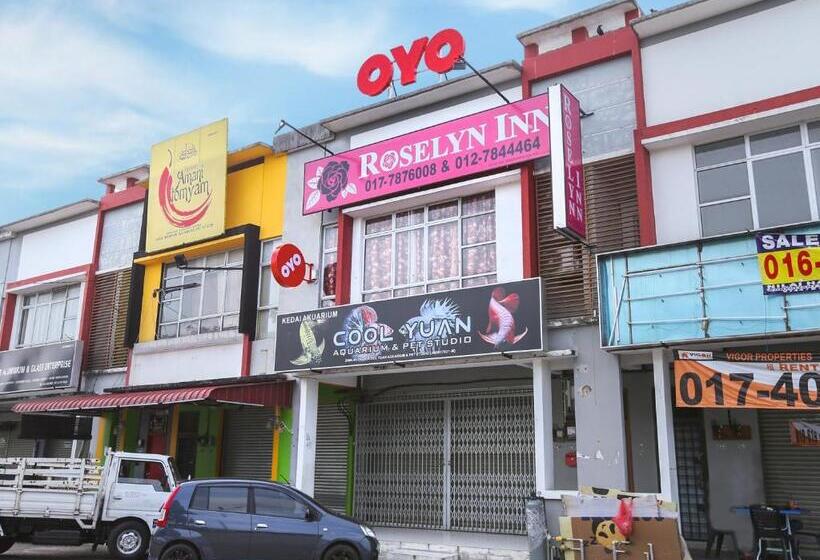 فندق Oyo 89772 Roselyn Inn