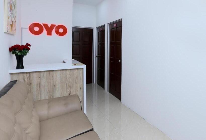 فندق Oyo 89772 Roselyn Inn
