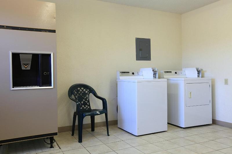 مُتل Americas Best Value Inn Suburban