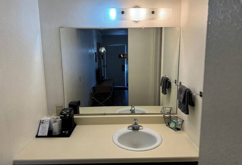 Deer Lodge Motel