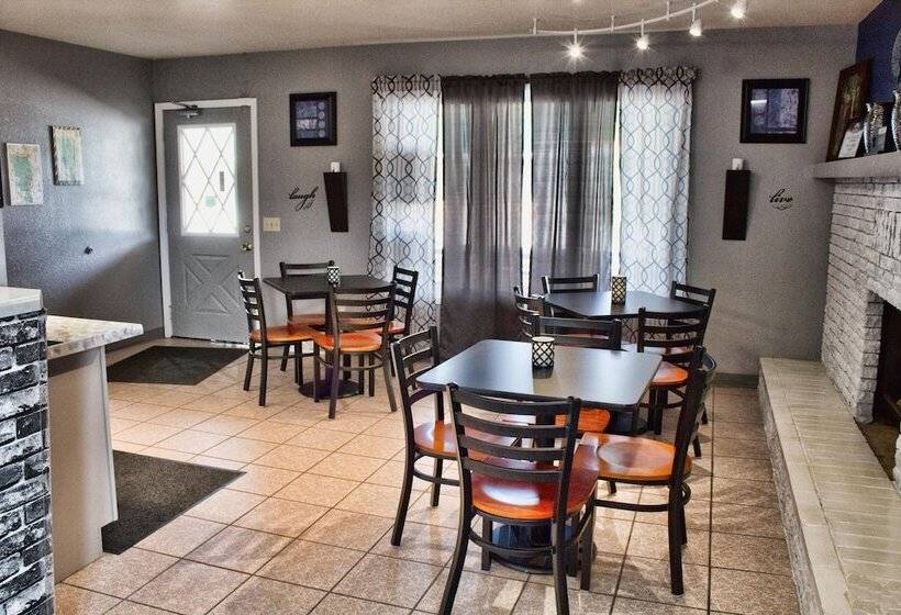 Deer Lodge Motel