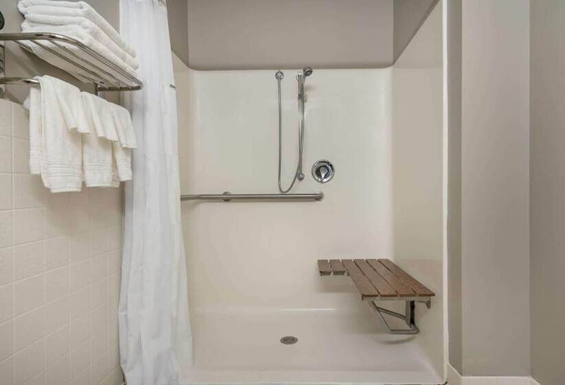 فندق Baymont Inn Baldwin
