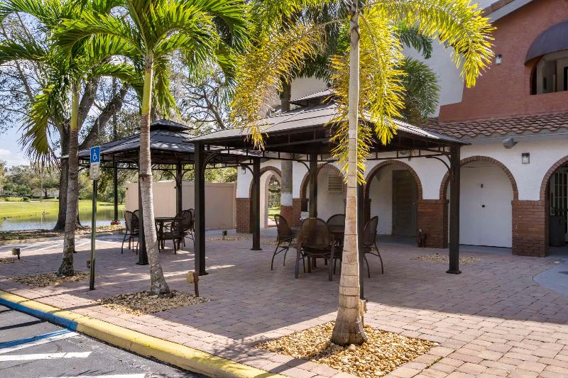 فندق Clarion Pointe Tampa Brandon Near Fairgrounds And Casino