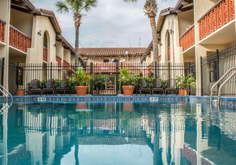 فندق Clarion Pointe Tampa  Brandon Near Casino