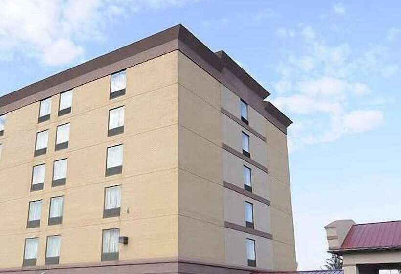 בית מלון כפרי Days Inn By Wyndham Calumet Park