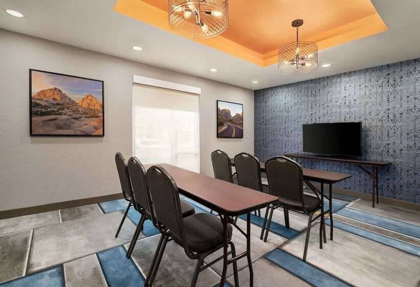 Отель Laquinta Inn & Suites By Wyndham San Bernardino