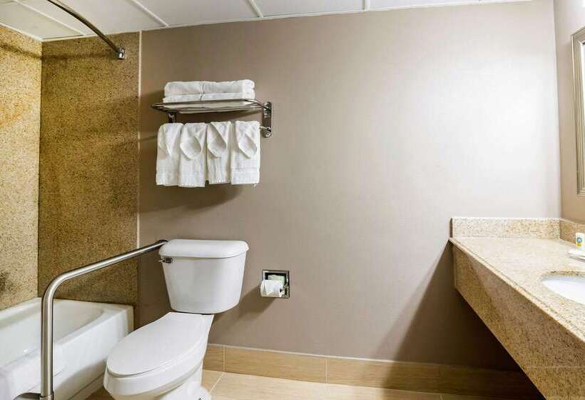 בית מלון כפרי Quality Inn & Suites Arden Hills   Saint Paul North