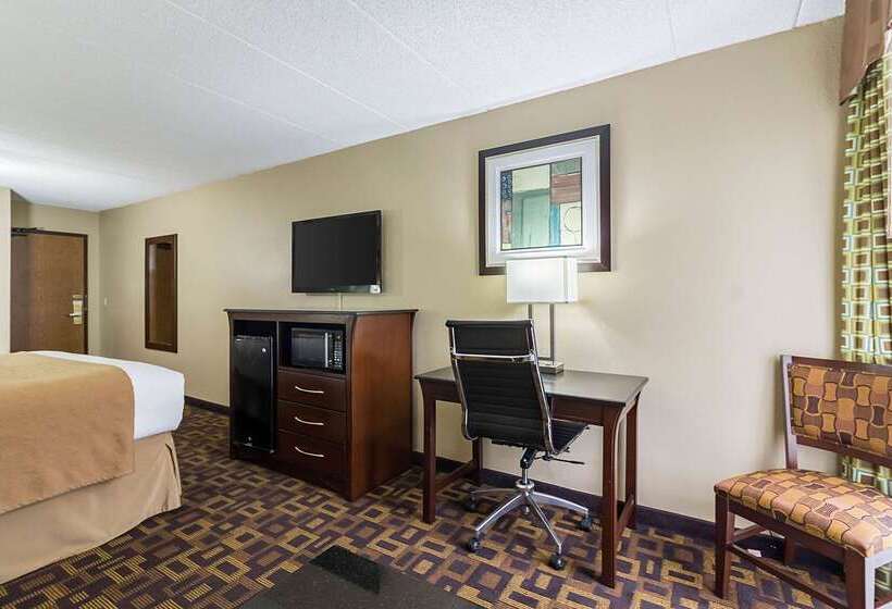 בית מלון כפרי Quality Inn & Suites Arden Hills   Saint Paul North