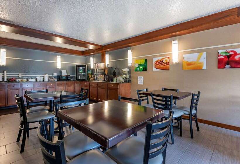 ホテル Quality Inn & Suites Warren