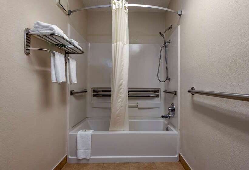 ホテル Quality Inn & Suites Warren