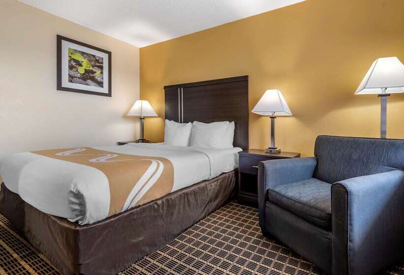 ホテル Quality Inn & Suites Warren