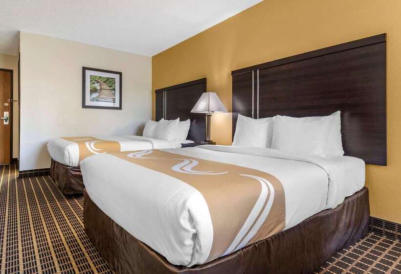 ホテル Quality Inn & Suites Warren