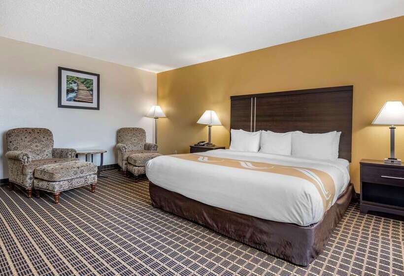 ホテル Quality Inn & Suites Warren
