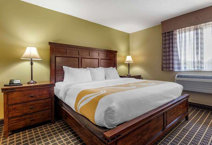 ホテル Quality Inn & Suites Warren