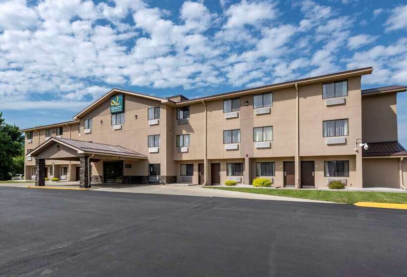 ホテル Quality Inn & Suites Warren