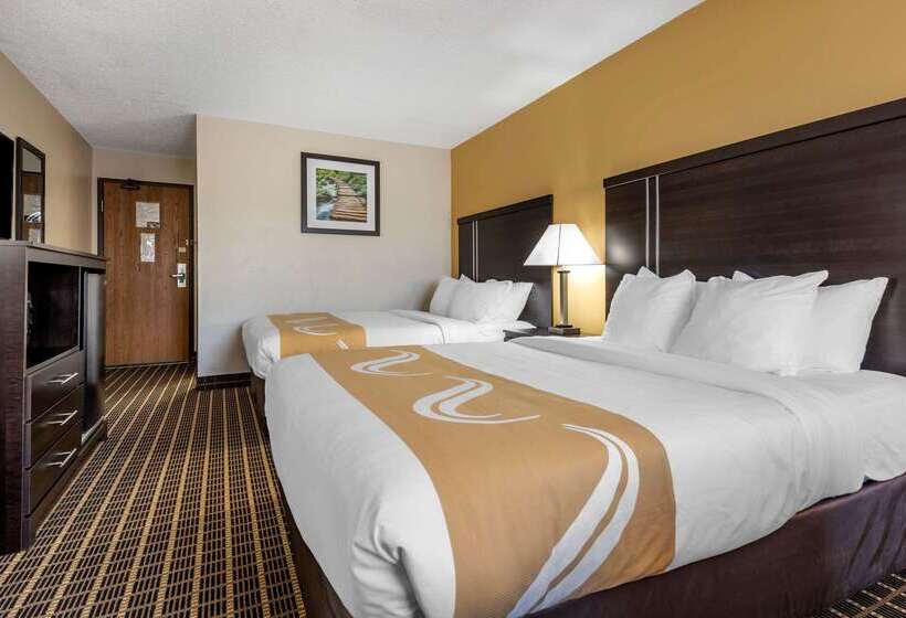 ホテル Quality Inn & Suites Warren