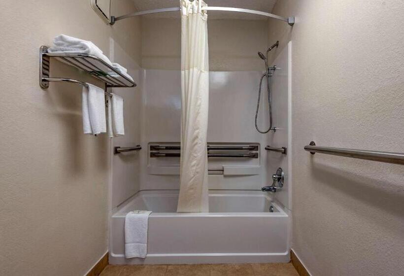 ホテル Quality Inn & Suites Warren