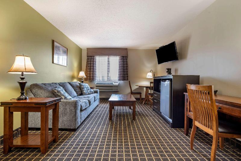 ホテル Quality Inn & Suites Warren